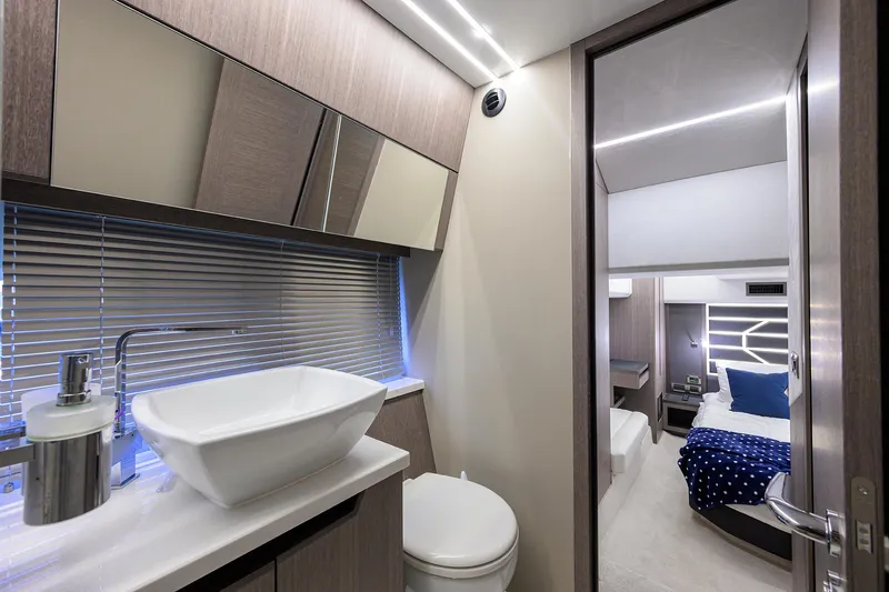 Field Office Yacht Photos Pics 2021 Galeon - Master Head