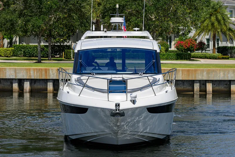 Field Office Yacht Photos Pics 2021 Galeon - Exterior profile on the water