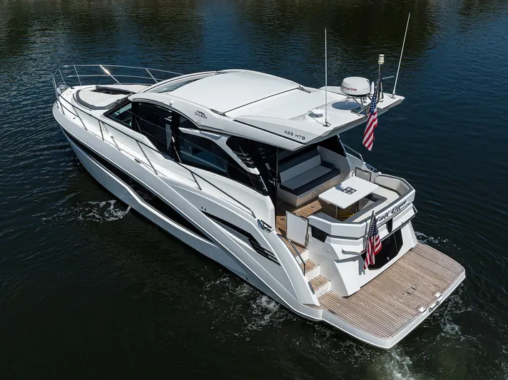 Field Office Yacht Photos Pics 2021 Galeon - Exterior profile on the water