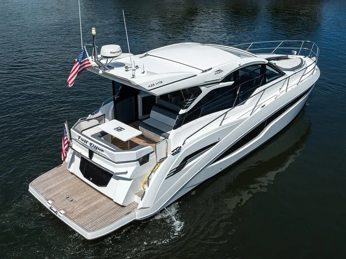 Field Office Yacht Photos Pics 2021 Galeon - Exterior profile on the water