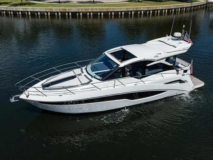 Field Office Yacht Photos Pics 2021 Galeon - Exterior profile on the water