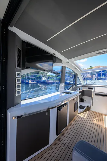 Field Office Yacht Photos Pics 2021 Galeon - Outdoor galley