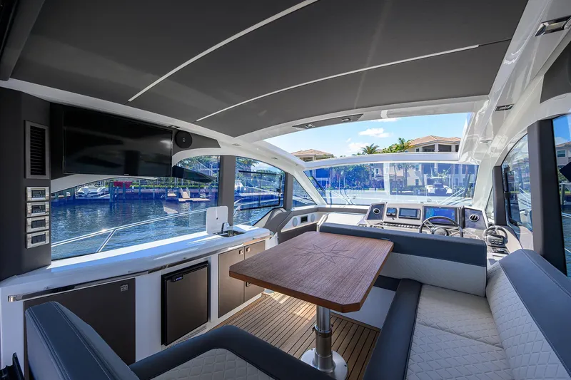 Field Office Yacht Photos Pics 2021 Galeon - Outdoor galley/lounge