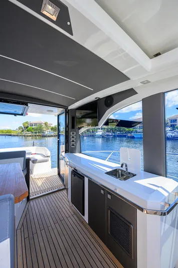 Field Office Yacht Photos Pics 2021 Galeon - Outdoor galley/lounge