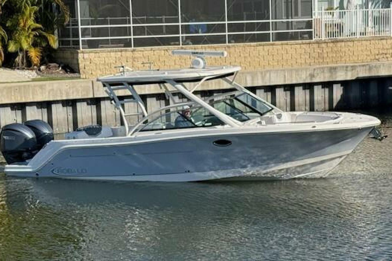 Robalo R317 Dual Console