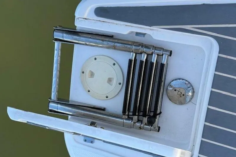 E Komo Mai Yacht Photos Pics 2021 Robalo R317 Dual Console boat ladder and deck details.