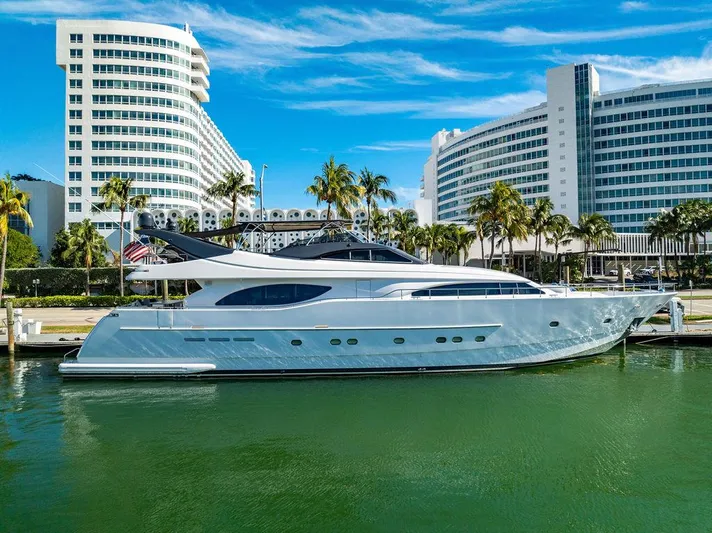Sinpatico Yacht Photos Pics 
