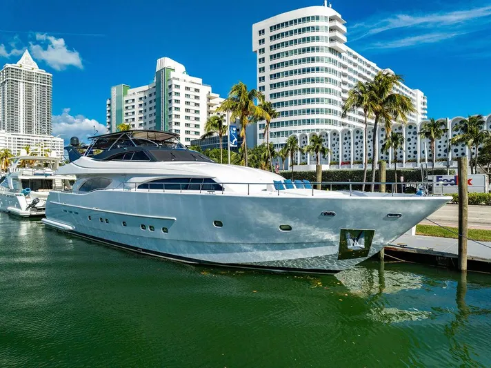 Sinpatico Yacht Photos Pics 