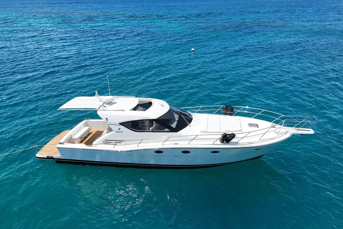 2013 Uniesse 49 