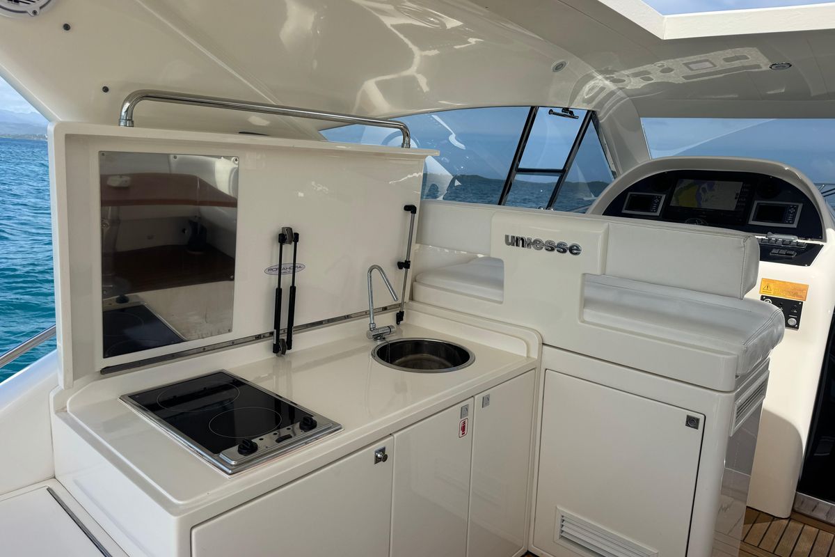 2013 Uniesse 49 