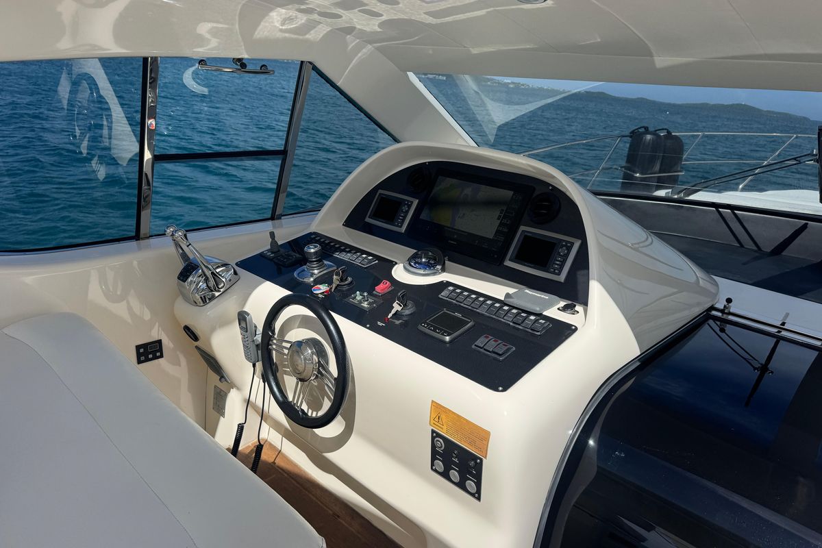 2013 Uniesse 49 