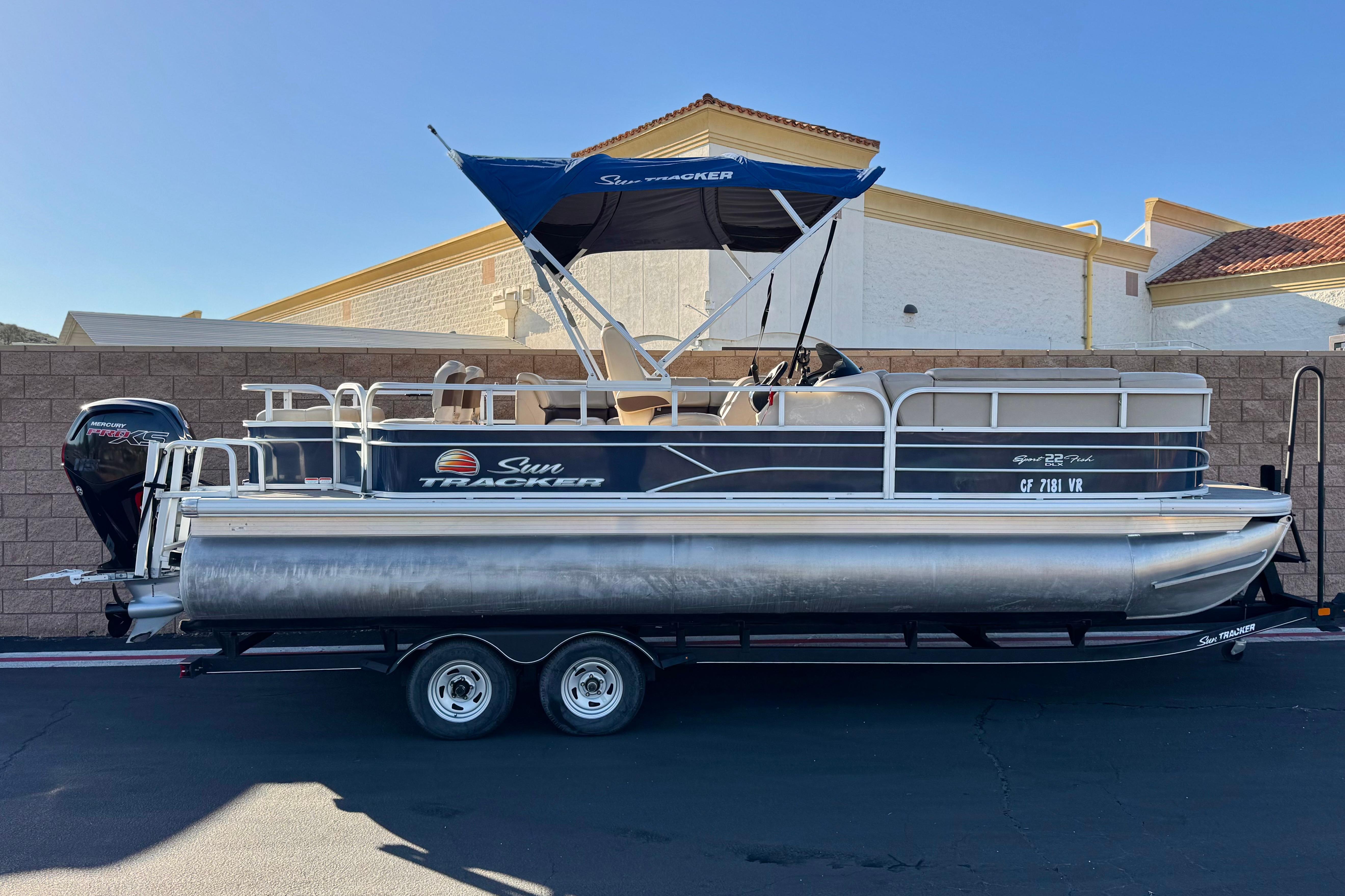 Sun Tracker SportFish 22 DLX