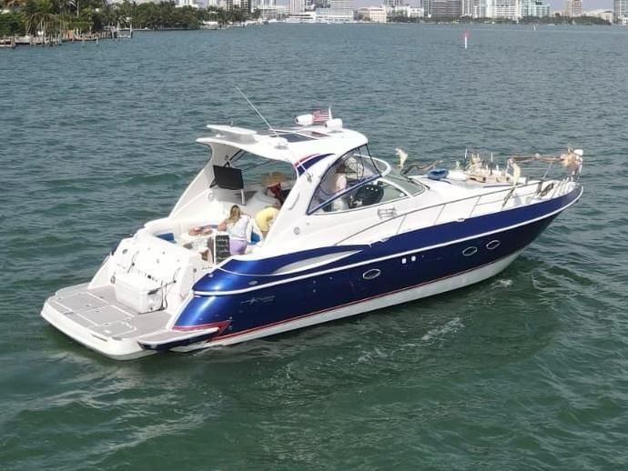 2004 Cruisers Yachts 440 Express