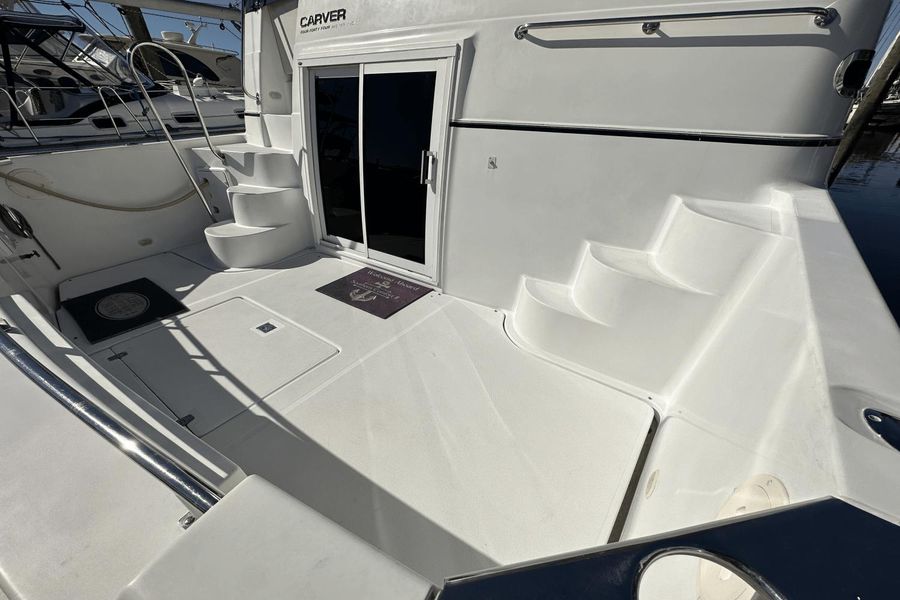 2001 Carver 444 Cockpit Motor Yacht