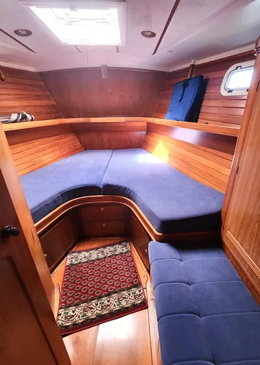 Independence Yacht Photos Pics Forward stateroom