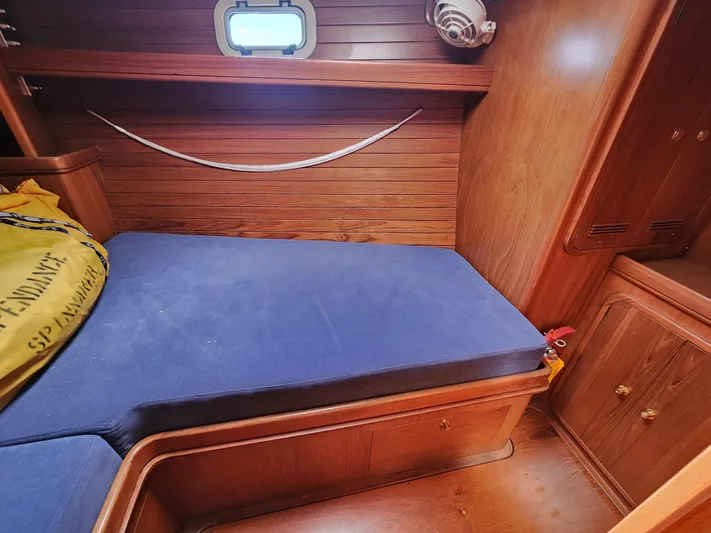 Independence Yacht Photos Pics Guest cabin