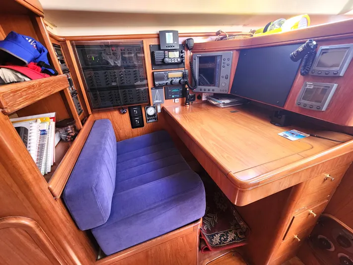 Independence Yacht Photos Pics Nav center