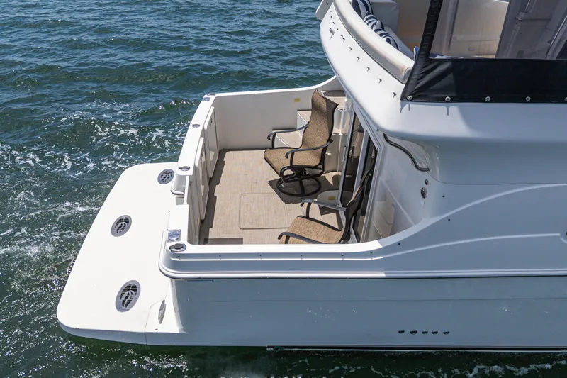  Yacht Photos Pics 2005 Carver 41 Cockpit Motor Yacht on water, featuring spacious deck with chairs.