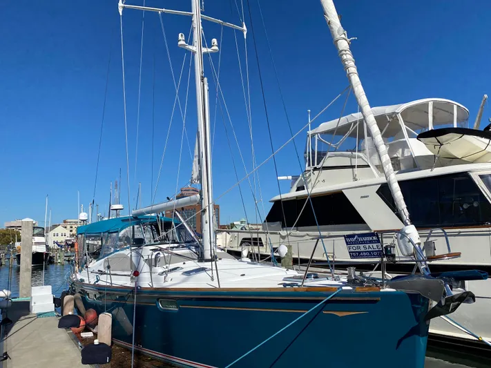 April Wind Yacht Photos Pics 