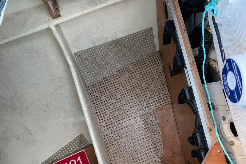 April Wind Yacht Photos Pics 