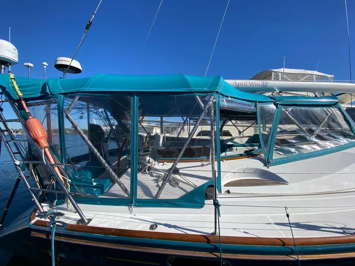 April Wind Yacht Photos Pics 