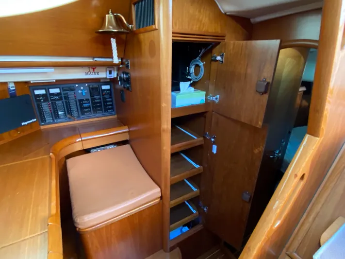 April Wind Yacht Photos Pics 