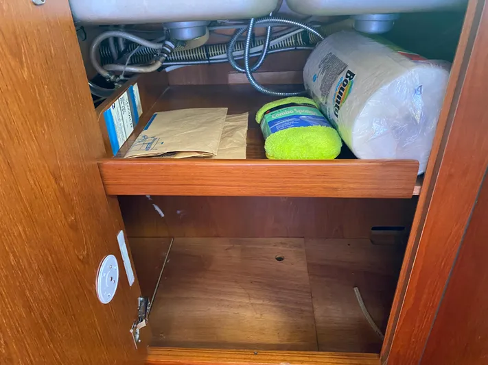 April Wind Yacht Photos Pics 