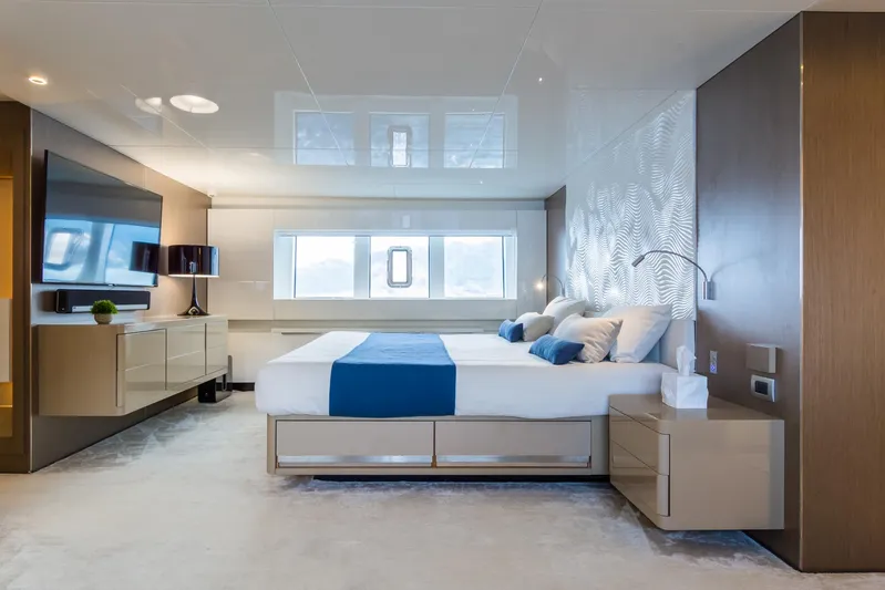 Milu' Yacht Photos Pics Luxurious bedroom interior on 2019 Arcadia Yachts A85, featuring modern design and elegant furnishings.