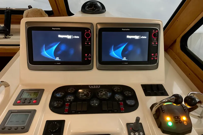 Lionheart Yacht Photos Pics Control panel of 2006 Sabre 38 Hard Top Express with dual Raymarine displays.