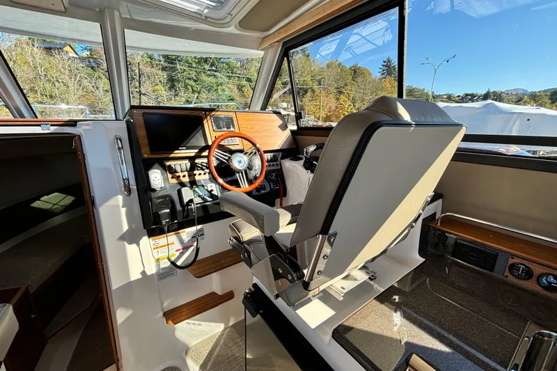  Yacht Photos Pics Interior of 2026 Cutwater C-288 Coupe boat, featuring helm and captain's chair.