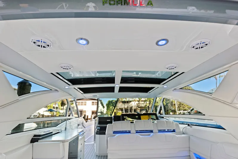 Well Told Yacht Photos Pics Interior of 2019 Formula 430 CROSSOVER with modern design.