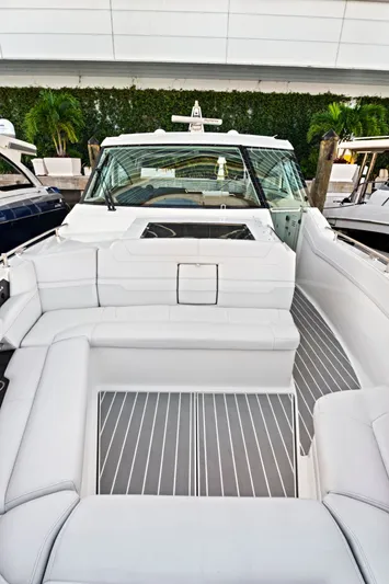 Well Told Yacht Photos Pics Luxurious interior of the 2019 Formula 430 CROSSOVER yacht.