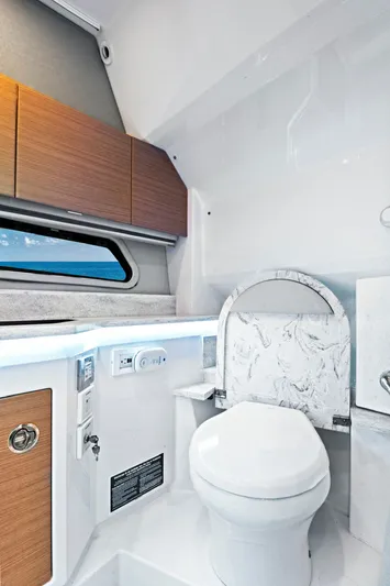 Well Told Yacht Photos Pics Interior of 2019 Formula 430 CROSSOVER yacht, modern bathroom design.