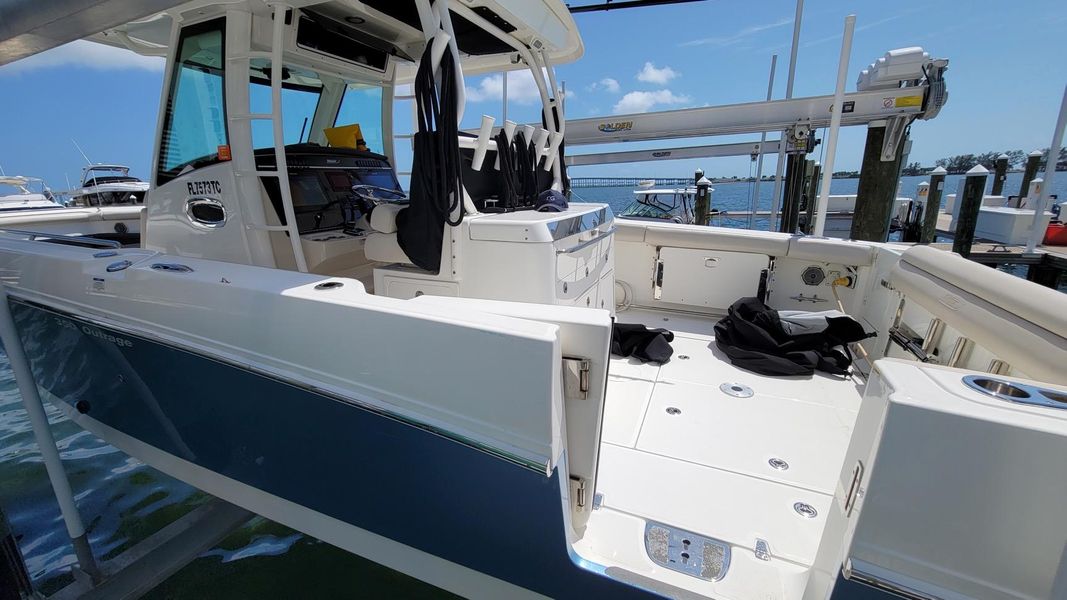 2018 Boston Whaler 350 Outrage