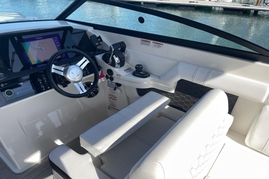 2021 Sea Ray SDX 290 Outboard