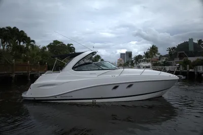 Rinker 320 Express Cruiser
