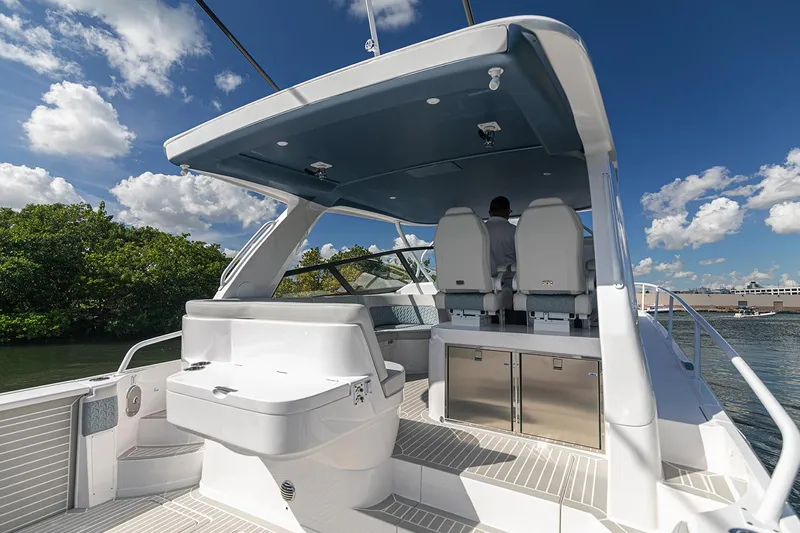 R&r 5 Yacht Photos Pics Manufacturer Provided Image: 2022 Intrepid 477 Evolution luxury yacht with spacious deck and modern seating.