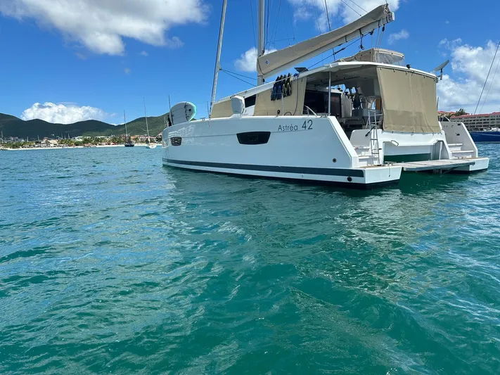 Lazycat Yacht Photos Pics 