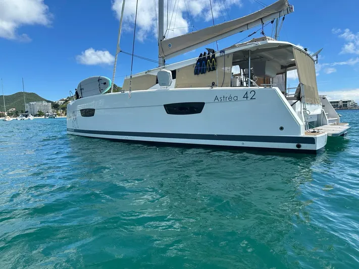 Lazycat Yacht Photos Pics 