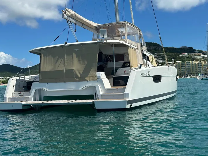 Lazycat Yacht Photos Pics 