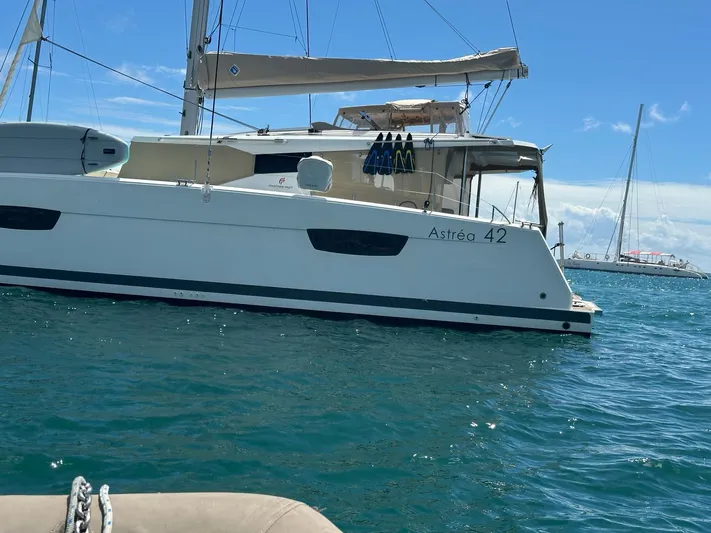 Lazycat Yacht Photos Pics 