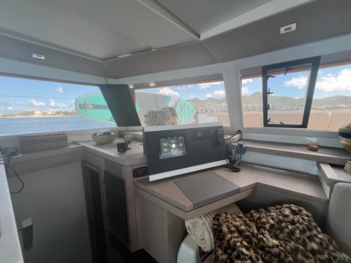 Lazycat Yacht Photos Pics 