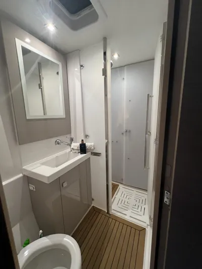 Lazycat Yacht Photos Pics 