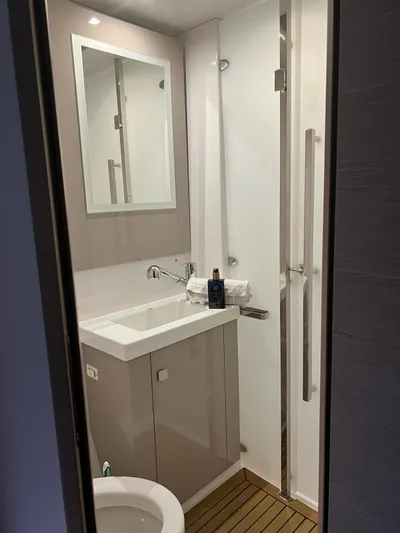 Lazycat Yacht Photos Pics 