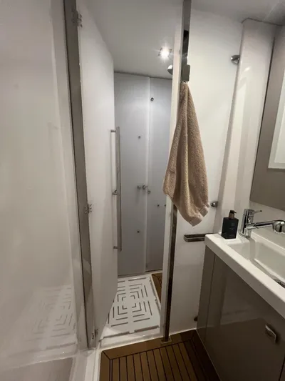 Lazycat Yacht Photos Pics 