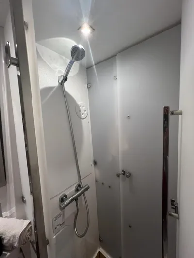 Lazycat Yacht Photos Pics 