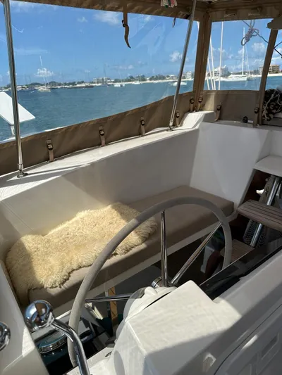 Lazycat Yacht Photos Pics 