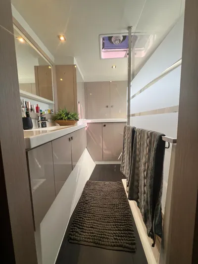 Lazycat Yacht Photos Pics 