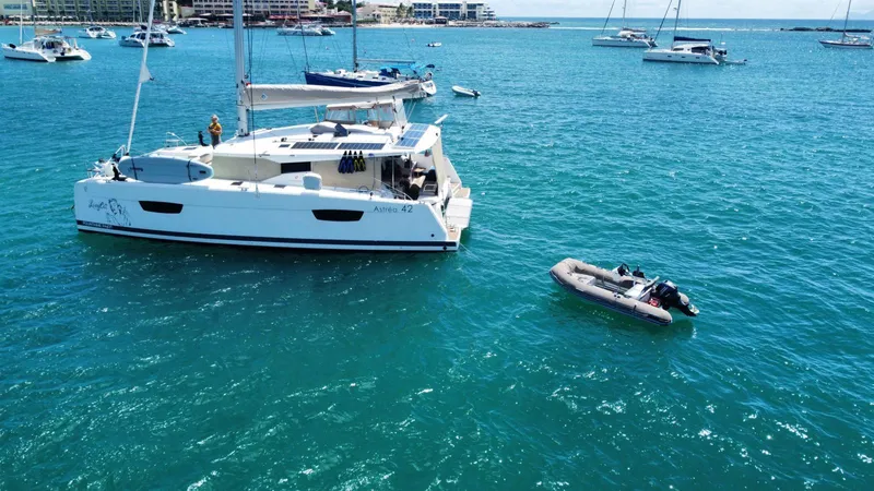 Lazycat Yacht Photos Pics 