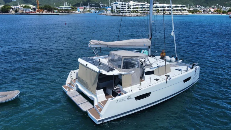 Lazycat Yacht Photos Pics 